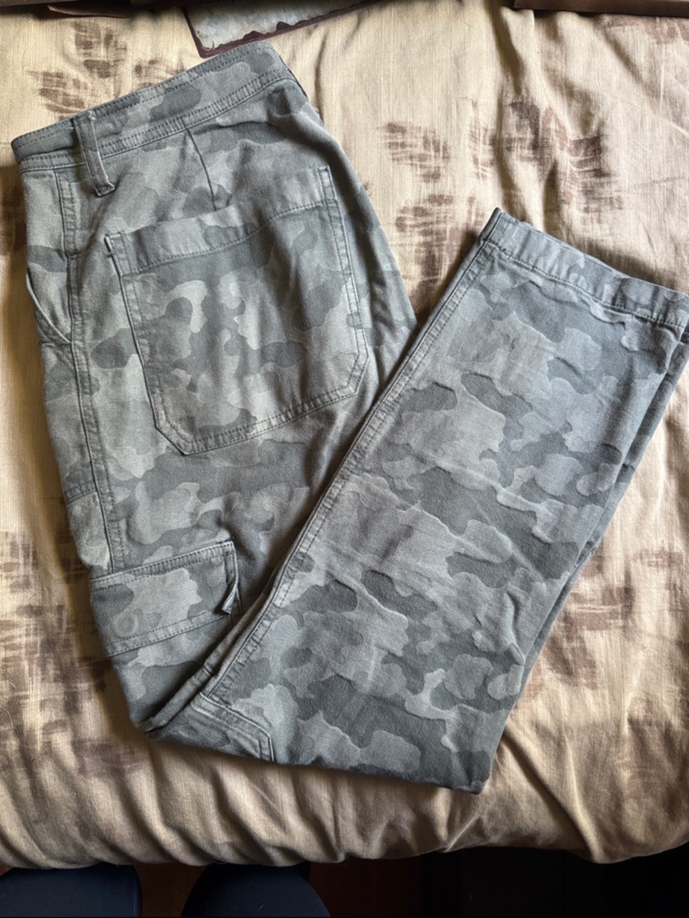 Women’s J.Crew Green Camo Cargo Pants